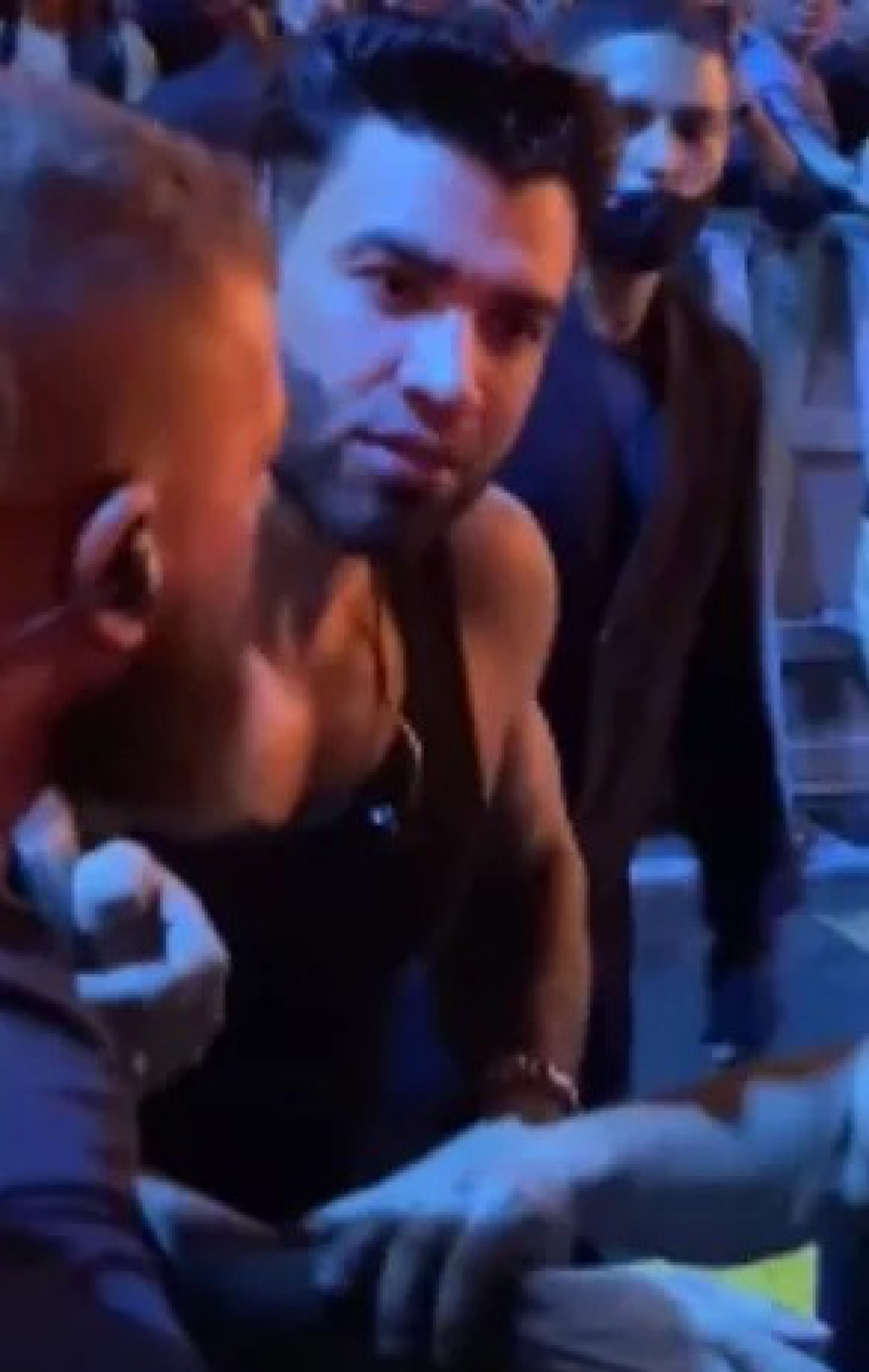 Gusttavo Lima tem colar furtado em show - Reprodução de vídeo