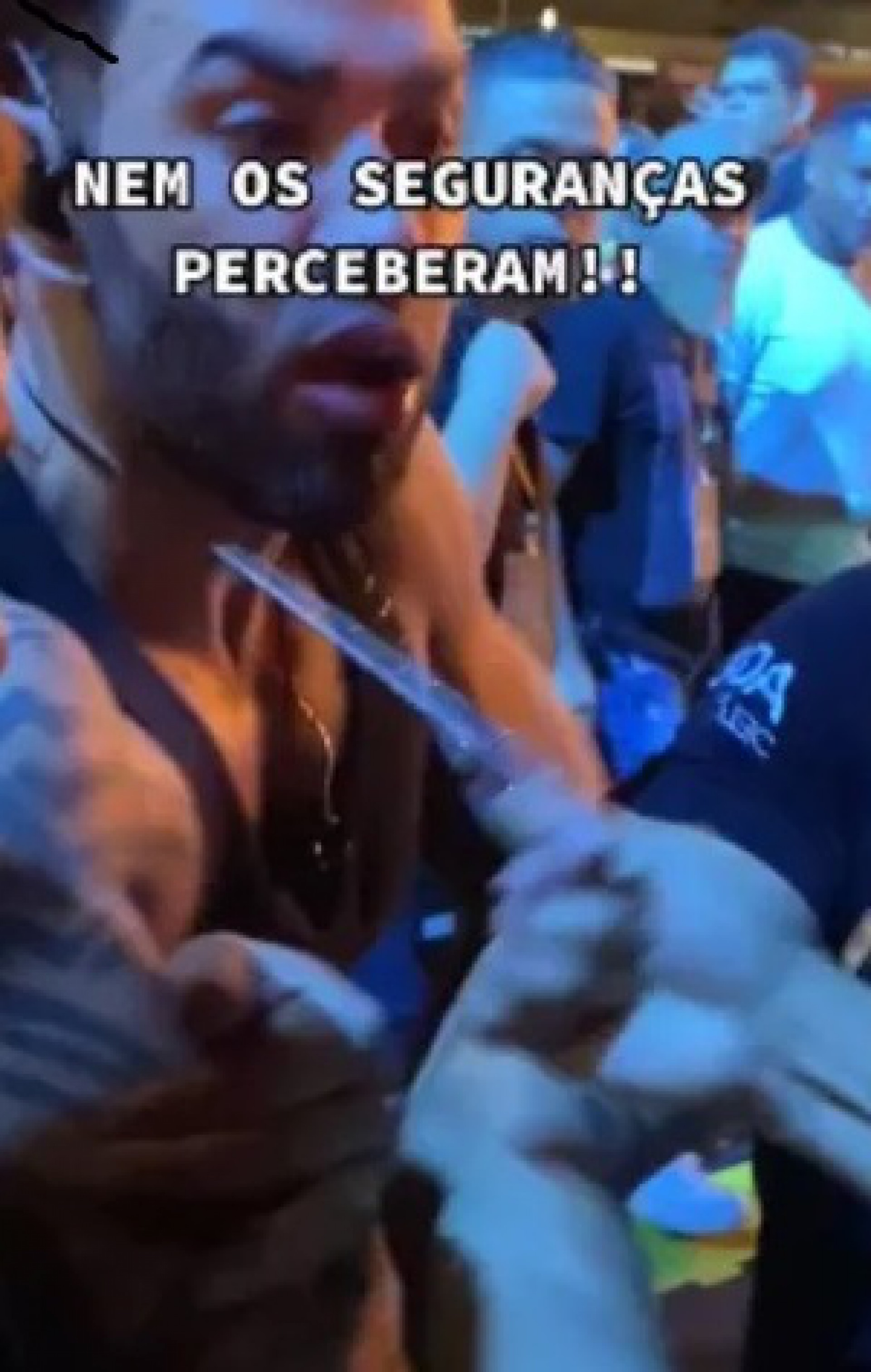 Gusttavo Lima tem colar furtado em show - Reprodução de vídeo