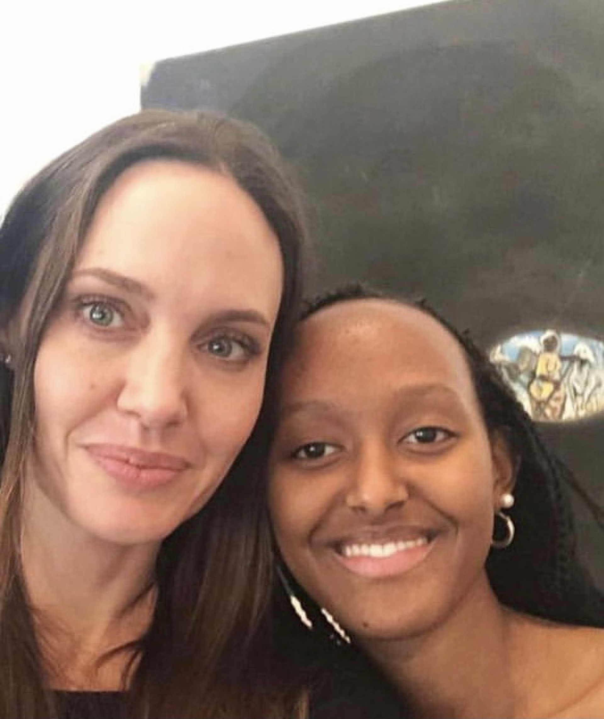 Angelina Jolie e a filha, Zahara - Reprodução / Instagram