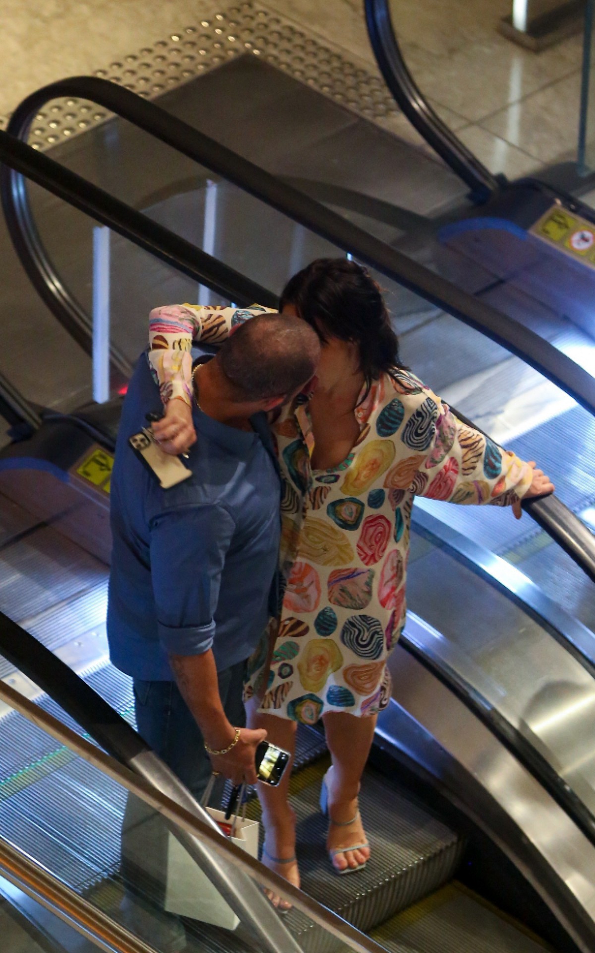 Paolla Oliveira e Diogo Nogueira passeiam em shopping do Rio