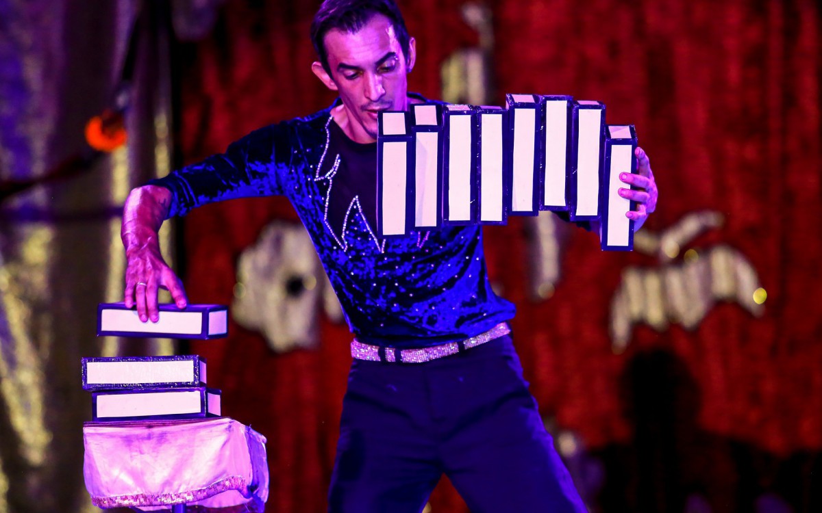 O artista prendeu a aten&ccedil;&atilde;o da plateia e foi muito aplaudido ao final da apresenta&ccedil;&atilde;o