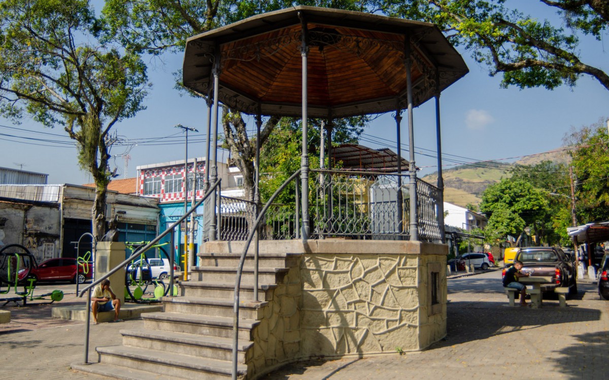 Aula sobre São Jorge será ministrada pelo professor Luiz Antonio Simas no coreto da Praça Quintino de Bocaiúva - Arquivo/ Agência O Dia