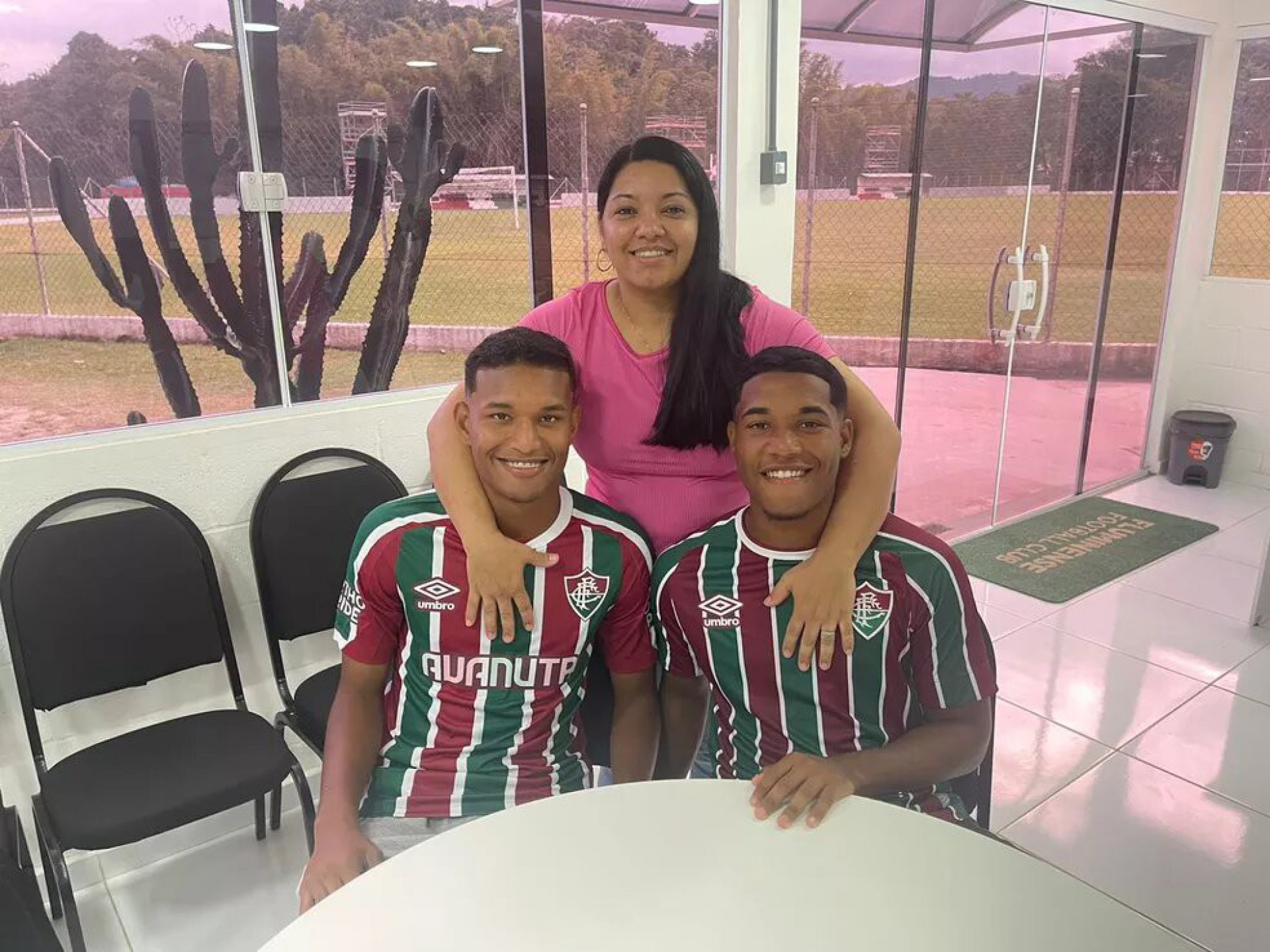 Kauã Brasília assina primeiro contrato profissional com o Fluminense - Foto: Divulgação