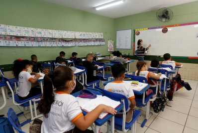 Professores de apoio para alunos especiais tomam posse nas escolas