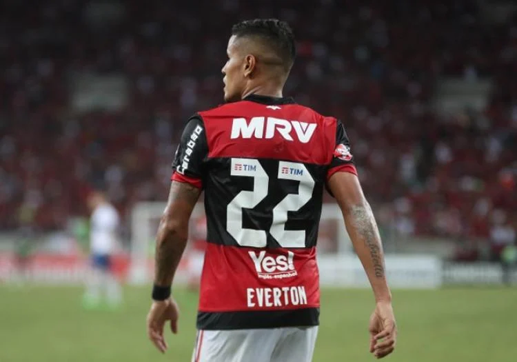 Ex-atacante do Flamengo é anunciado por clube paulista