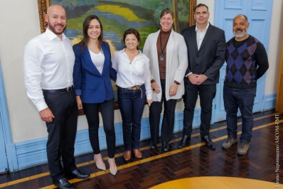 Prefeito Vinicius Claussen recebe equipe de Marketing do Grupo Petrópolis para tratar sobre incentivo ao lúpulo