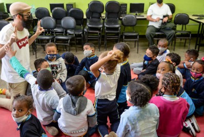 Escola Vocacionada Socioambiental em Barra Mansa recebe equipe do Parque Arqueológico São João Marcos