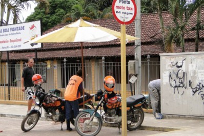 Transportes realiza vistoria de mototáxis em Maricá