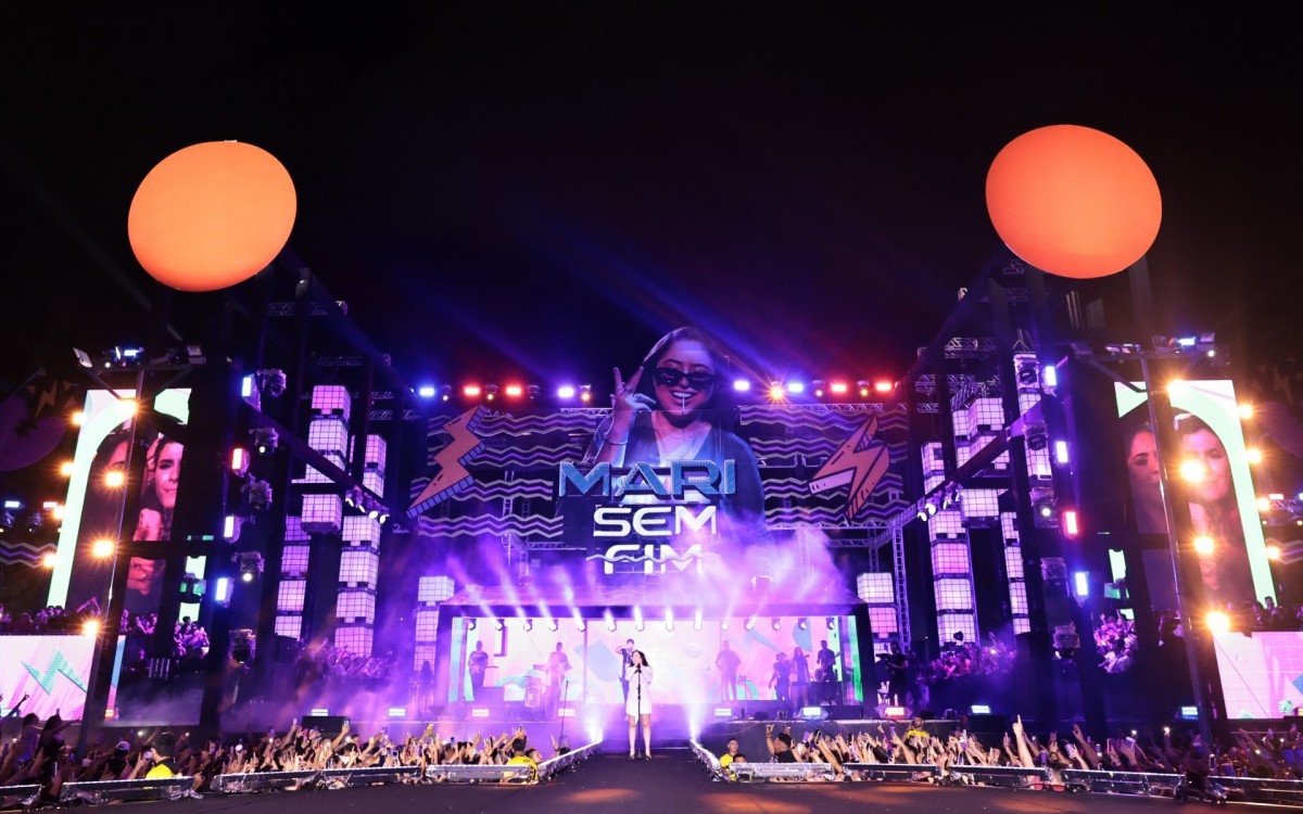 A cantora Mari Fernandez reuniu mais de 20 mil pessoas em Fortaleza para a 1ª edição do 'Mari Sem Fim' - Divulgação/Elnivan