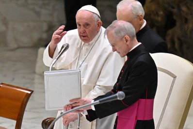 Papa diz que recebeu 'como um tapa' casos de indígenas vítimas de abuso no Canadá