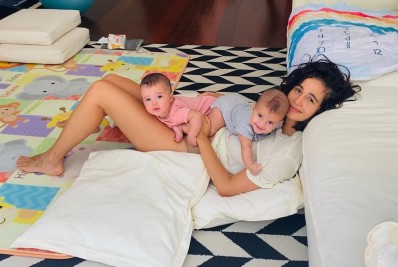 Nanda Costa posta vídeo com as filhas agitadas e desabafa: 'Que loucura'