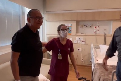 Galvão Bueno recebe alta do hospital e comemora: 'Bora pro Catar. Tá na hora do Hexa!'