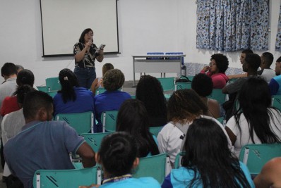 Conscientização sobre violência contra mulher para alunos do EJA