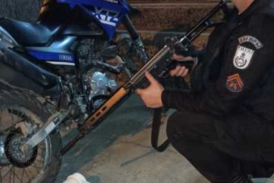 Dupla é presa com farta quantidade de drogas e munições em Araruama