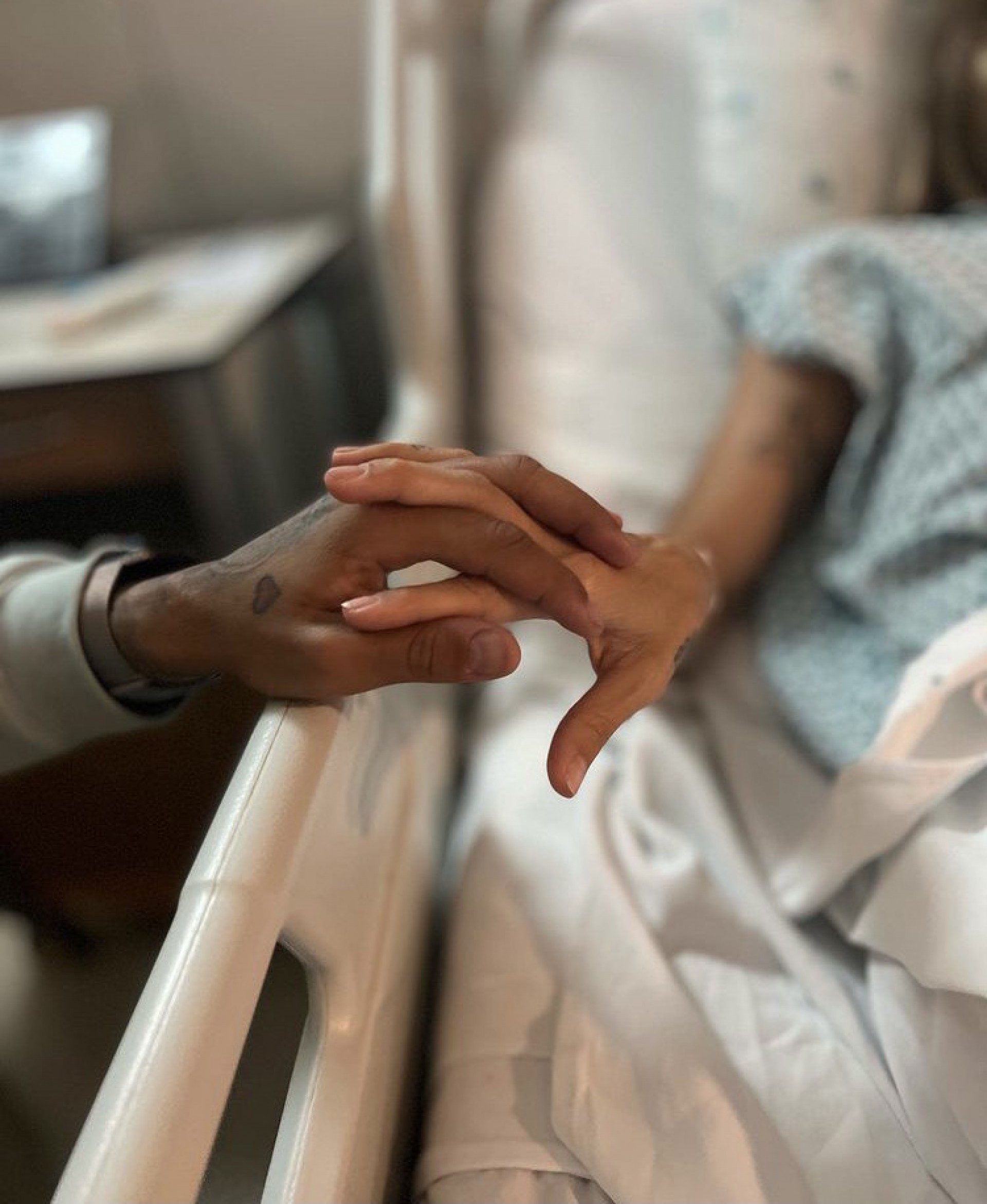 Aline Gotschalg compartilha registros de hospital e fala sobre câncer na tireoide - Reprodução / Instagram