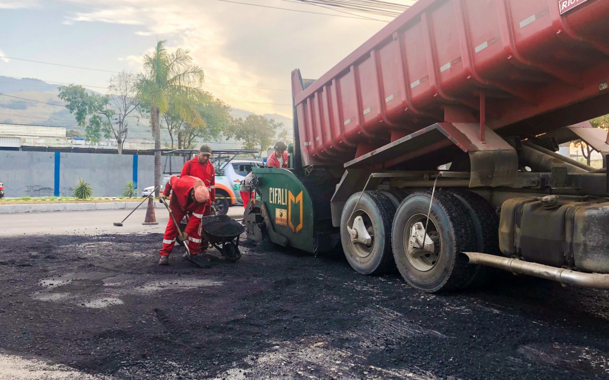 Importante via da cidade recebeu renova&ccedil;&atilde;o completa da camada de asfalto