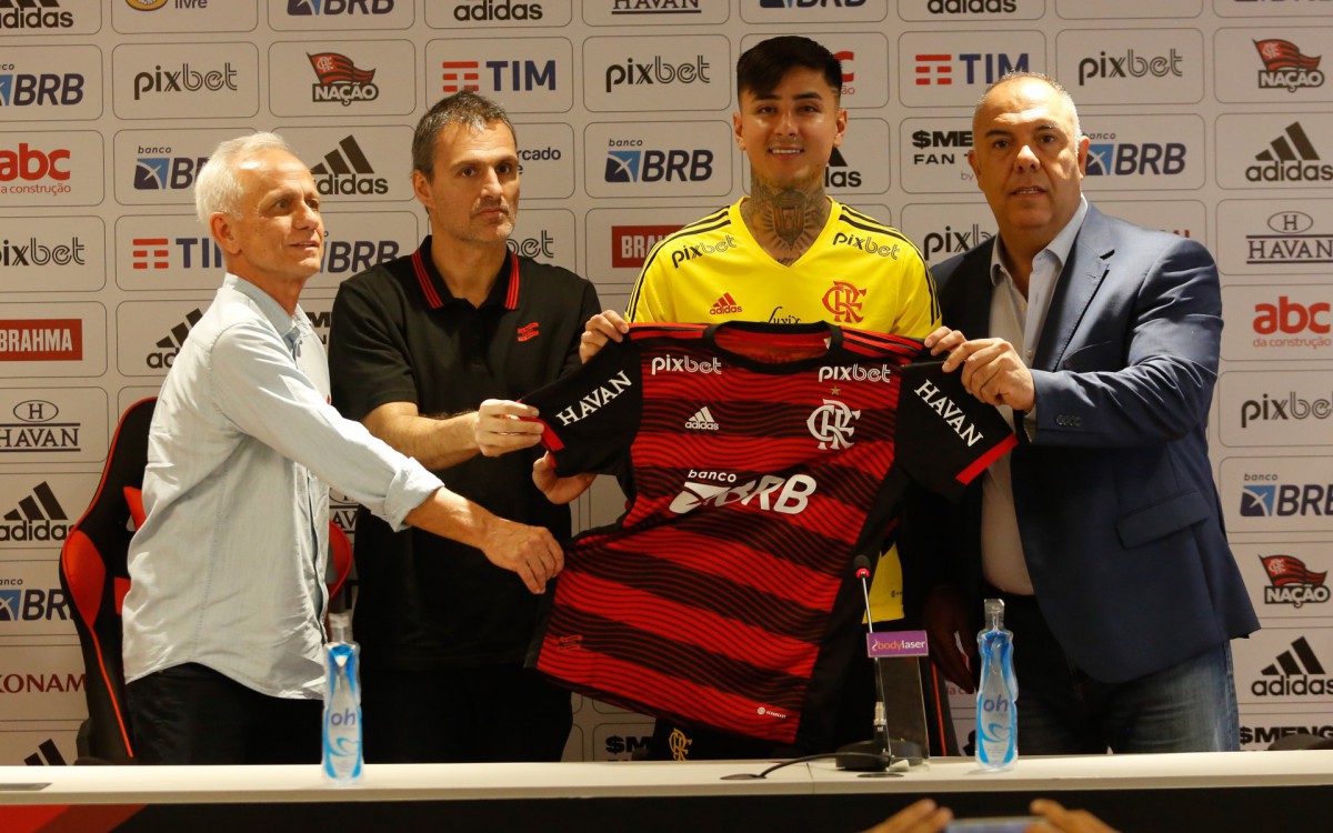 Erick Pulgar &eacute; apresentado