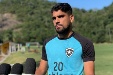 Daniel Borges projeta segundo turno melhor para o Botafogo e ressalta importância de vitória sobre o Ceará: 'Reconquistar a torcida'