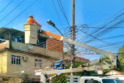 Bairros de Mesquita passam por manutenção e ganham nova iluminação