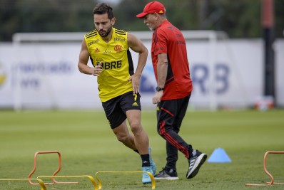 Em evolução no Flamengo, Everton Ribeiro volta ao radar de Tite na seleção brasileira