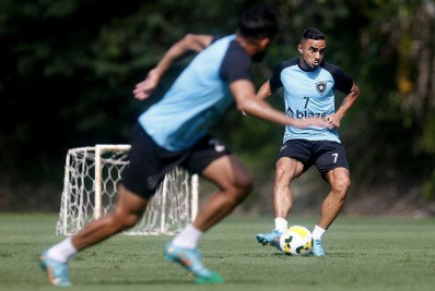 Botafogo deve ter novidades nas laterais para duelo com o Ceará