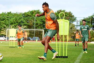 Fluminense negocia empréstimo de zagueiro a clube da Série A
