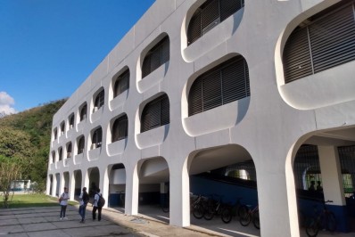 Dois Cieps são reinaugurados na Região Metropolitana