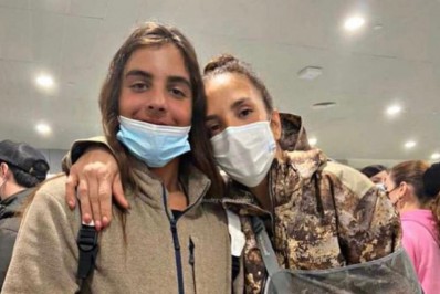Com braço em tipoia, Ivete Sangalo posta foto ao lado do filho