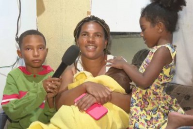 Família de menino que ligou para polícia por passar fome recebe diversas doações