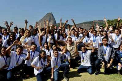 Mais de 290 vencedores da Olimpíada Carioca de Matemática recebem notebooks, viagens e cursos
