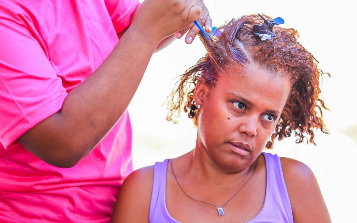 Camila Silva aproveitou a a&ccedil;&atilde;o tirar documentos e cuidar da beleza