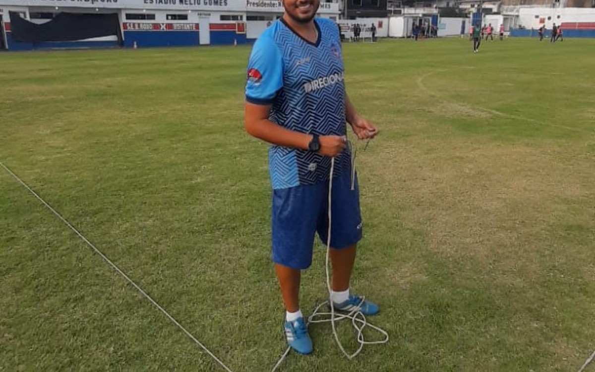 O técnico Diego Brandão no treinamento apronto antes da final da Série C