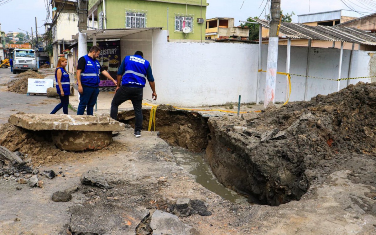 Equipes tamb&eacute;m fizeram a capina, varri&ccedil;&atilde;o e pintura de meio-fio em diversos pontos do Paiol, al&eacute;m da retirada de entulho descartados irregularmente nas ruas
