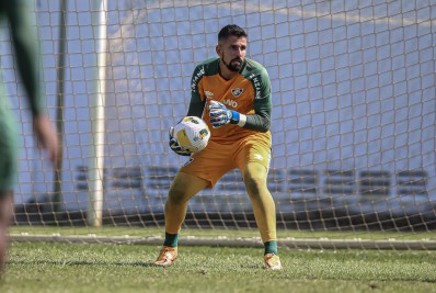 Fluminense recebe consulta de clube europeu por Marcos Felipe, mas descarta negociação