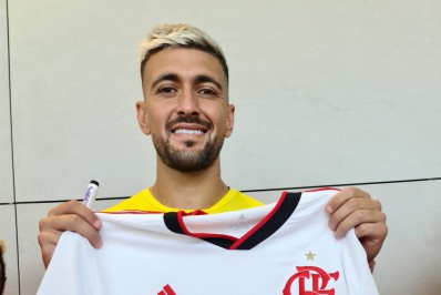 Gerson 'Canhotinha de Ouro' pede e ganhará camisa autografada de Arrascaeta: 'Gênio'