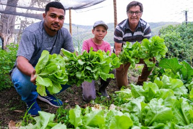 Horta Comunitária do bairro 70 tem primeira colheita