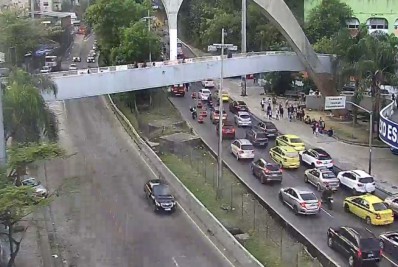 Bombeiros socorrem vítima de atropelamento na Rocinha