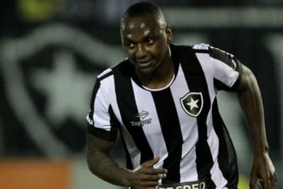 Atacante admite erro em frase polêmica após saída do Botafogo: 'Me arrependo'