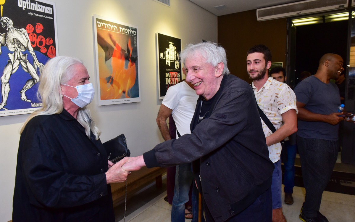 Vera Holtz e Marco Nanini se encontraram no teatro ao prestigiar pe&ccedil;a de Fernanda Montenegro