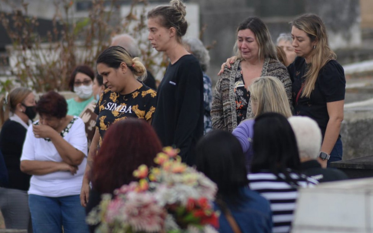 Cerim&ocirc;nia reuniu familiares e amigos pr&oacute;ximos do m&eacute;dico