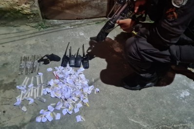 Três homens são presos com arma e drogas em Niterói