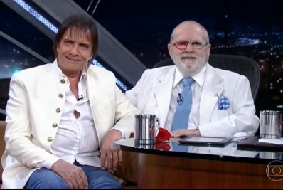Roberto Carlos interrompe show e faz homenagem a Jô Soares: 'Meu grande amigo'