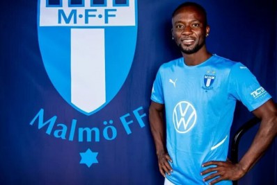 Jogador é representado pelo seu irmão no casamento para poder assinar contrato com novo clube