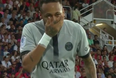 Neymar faz homenagem a Jô Soares ao comemorar gol pelo PSG