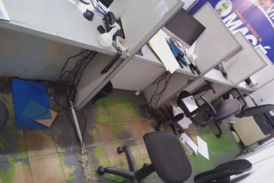 Bandidos armados invadem Sine Magé e roubam mais de 1,6 mil cartões do Supera RJ 