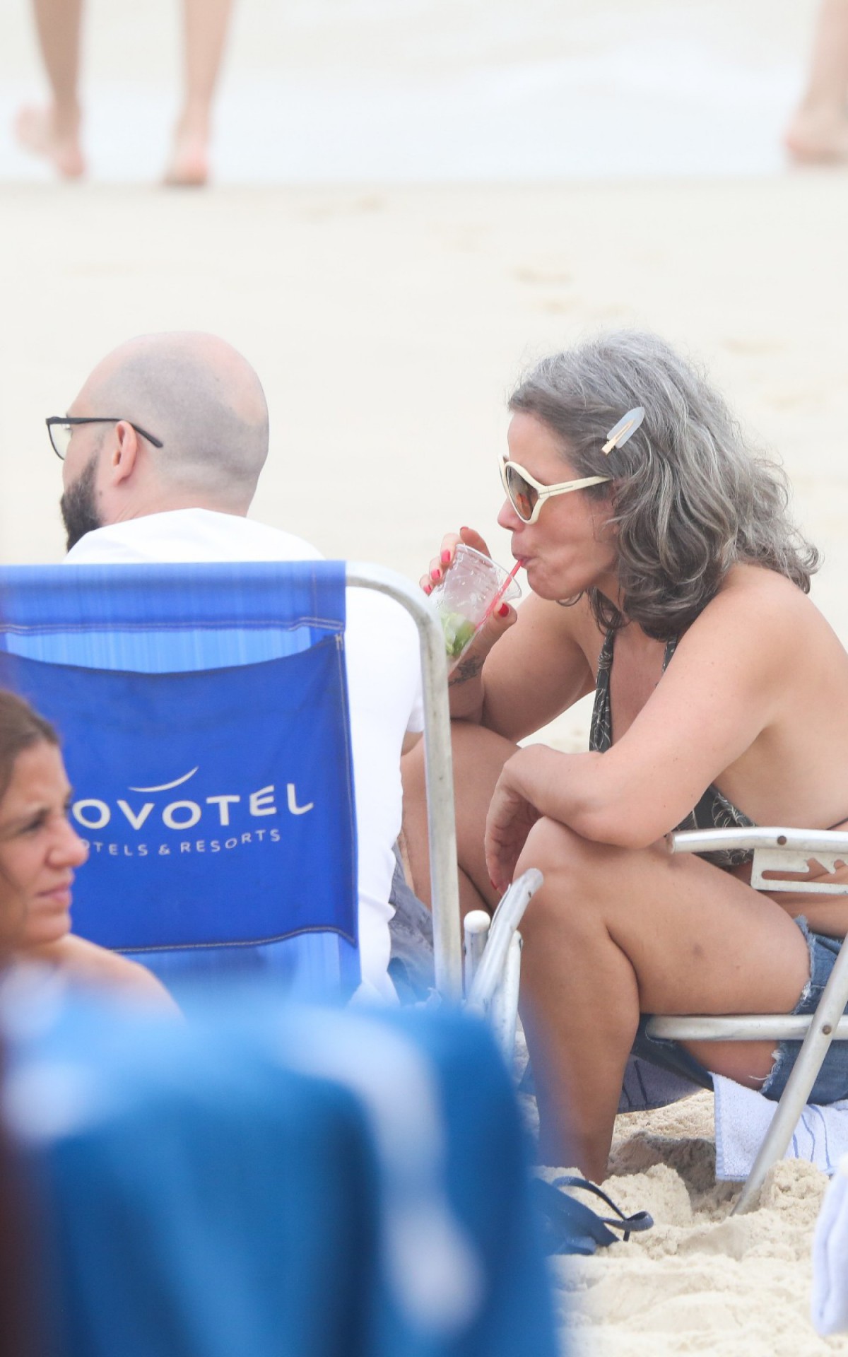 Maria C&acirc;ndida esteve na praia da Barra da Tijuca, Zona Oeste do Rio, neste domingo