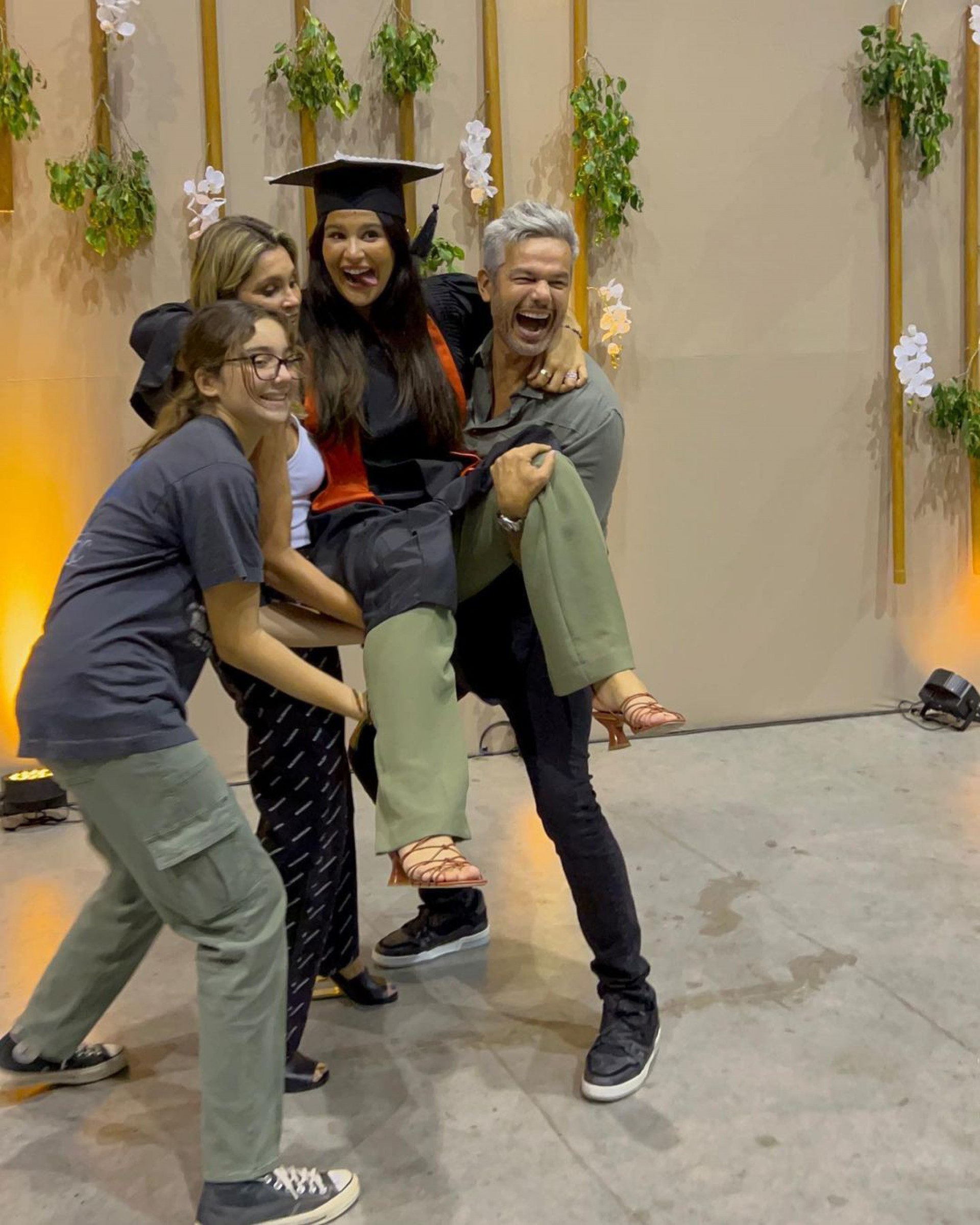 Giulia Costa e família - Reprodução do Instagram