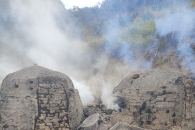 Policiais militares estouram carvoaria clandestina em Caxias