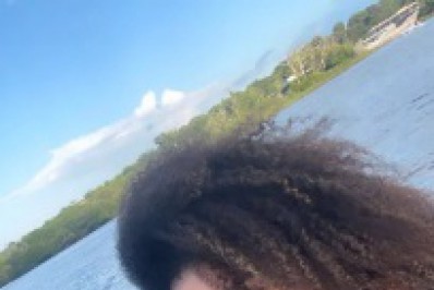 Ludmilla curte passeio de barco com Brunna Gonçalves no Amazonas e declara: 'É ela'