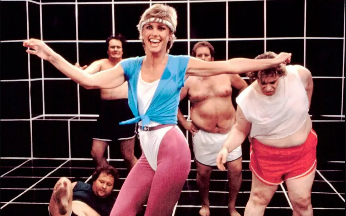 Olivia Newton-John no clipe do hit 'Physical' - Reprodução/YouTube